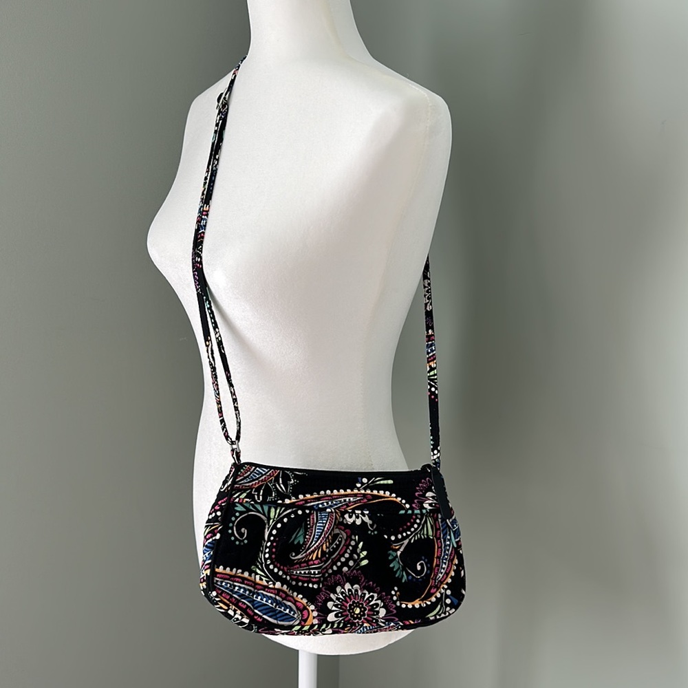 NWOT | VERA BRADLEY Frannie black paisley/bandana swirl quilted crossbody.